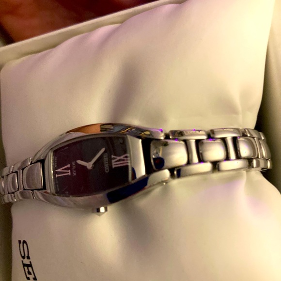 NWT Women’s Seiko silver watch